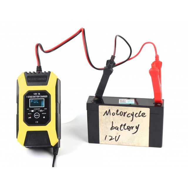 Автоматическое зарядное устройство для 12В автомобильных аккумуляторов, FOXSUR FBC1207D (7A)