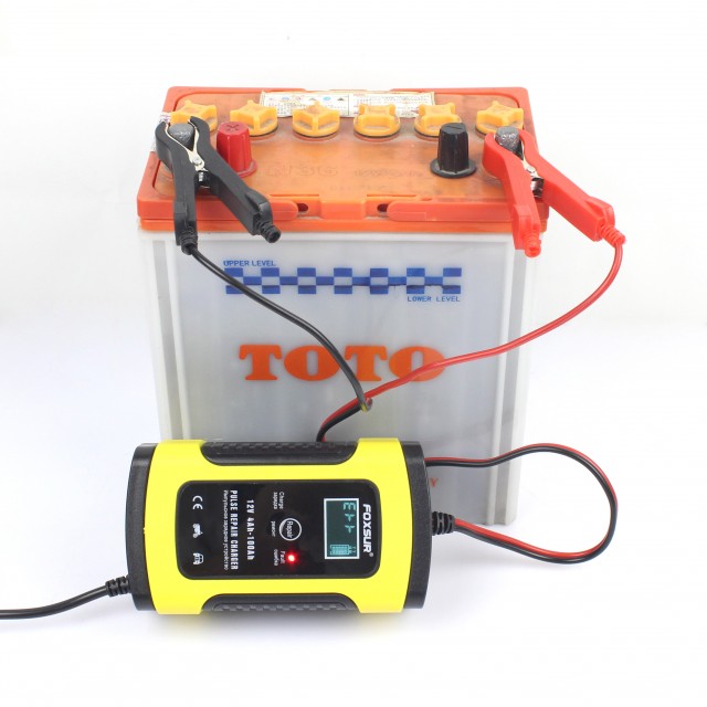 Автоматическое зарядное устройство для 12В автомобильных аккумуляторов, FOXSUR FBC1205D (5A)