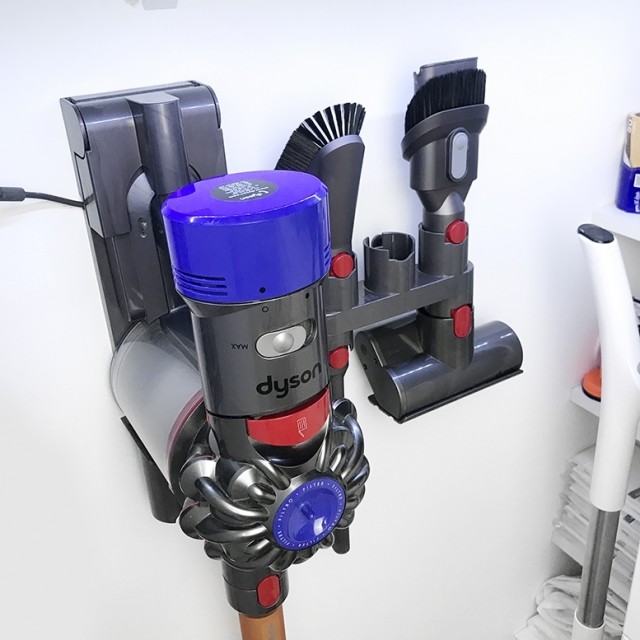 Держатель для насадок пылесосов Dyson V7 / V8 / V10 / V11 / V12 / V15 . Настенное крепление аксессуаров + 2 переходника